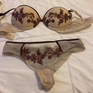 SOLD Creme and burgundy lingerie set push-up bra